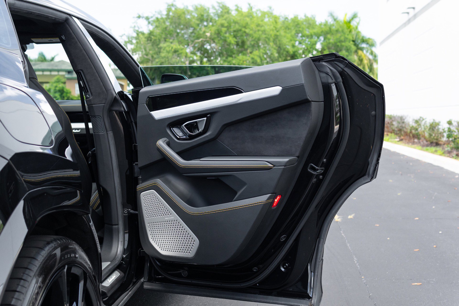 Used 2022 Lamborghini Urus AWD/4WD image 64