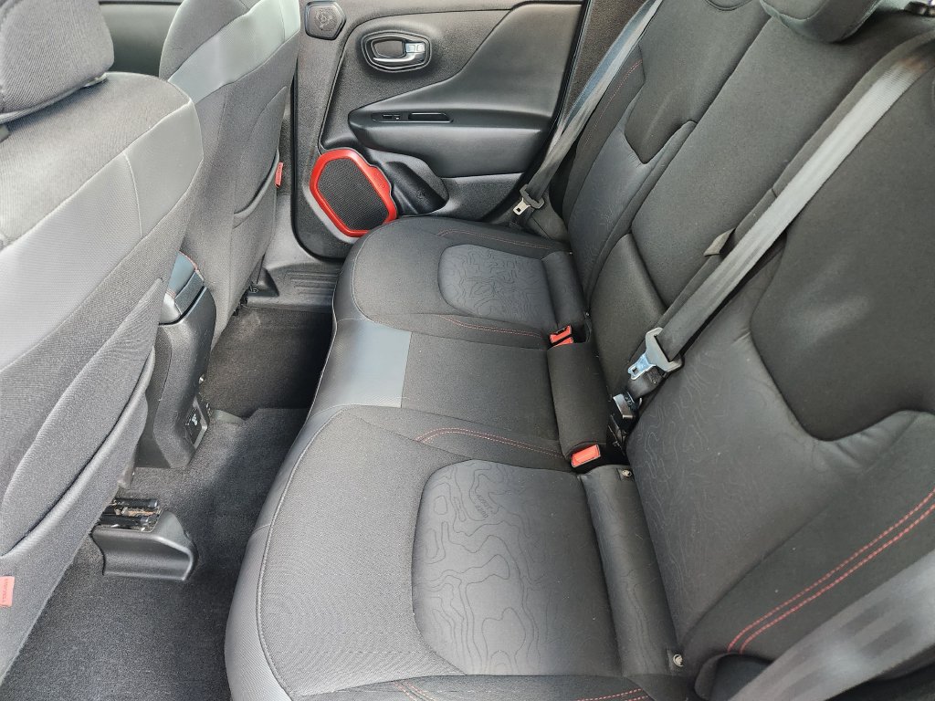 Used 2015 Jeep Renegade Trailhawk w/ Popular Equipment Group AWD/4WD image 19