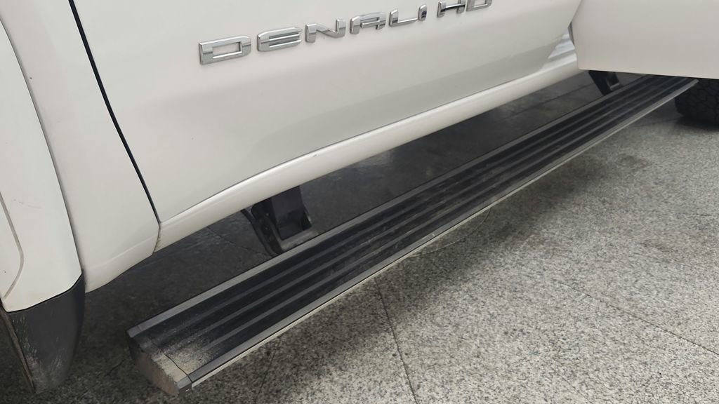Used 2024 GMC Sierra 3500 Denali Ultimate AWD/4WD image 15