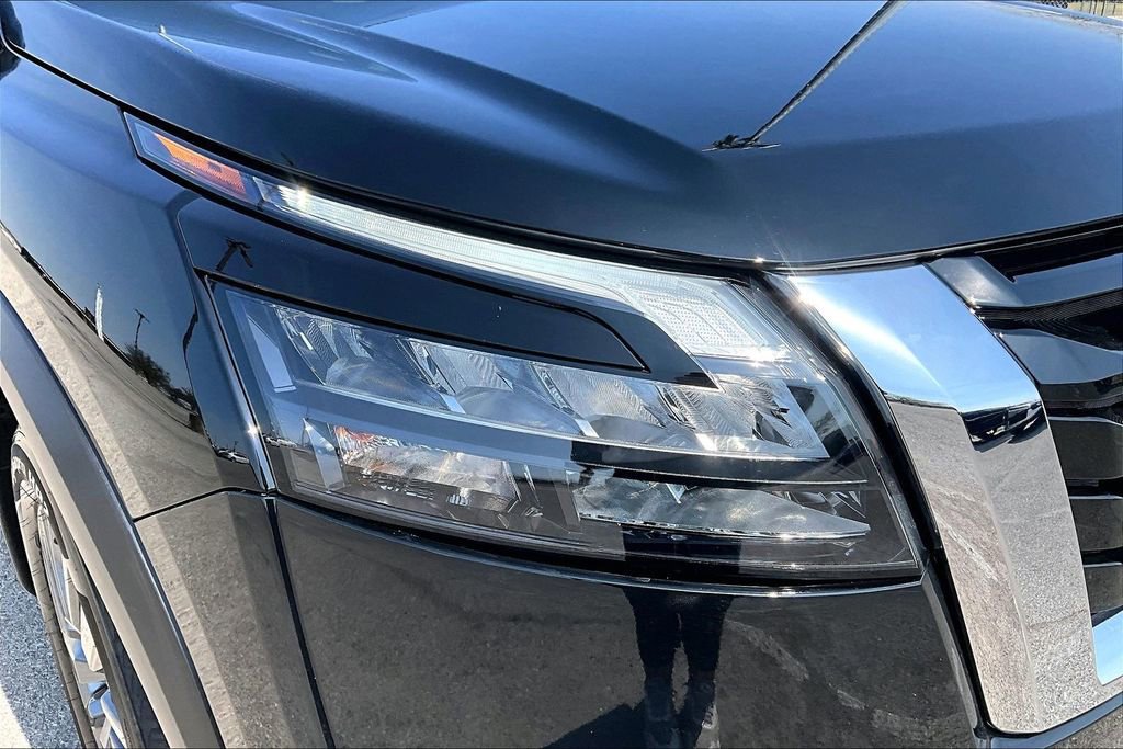 Used 2025 Nissan Pathfinder S image 41