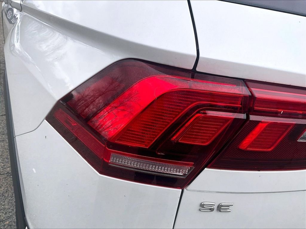 Used 2023 Volkswagen Tiguan SE R-Line AWD/4WD image 33