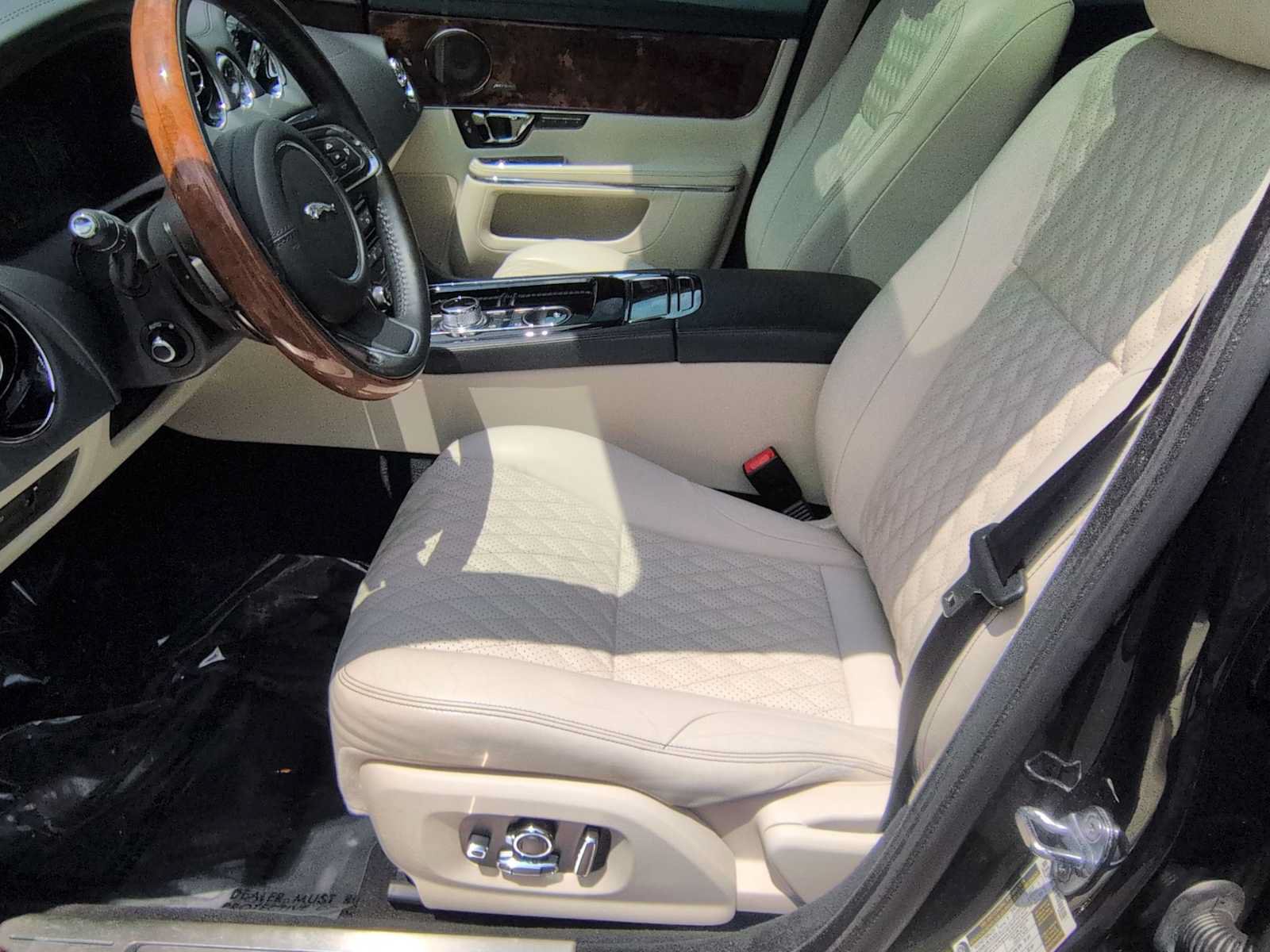 Used 2019 Jaguar XJ AWD image 17