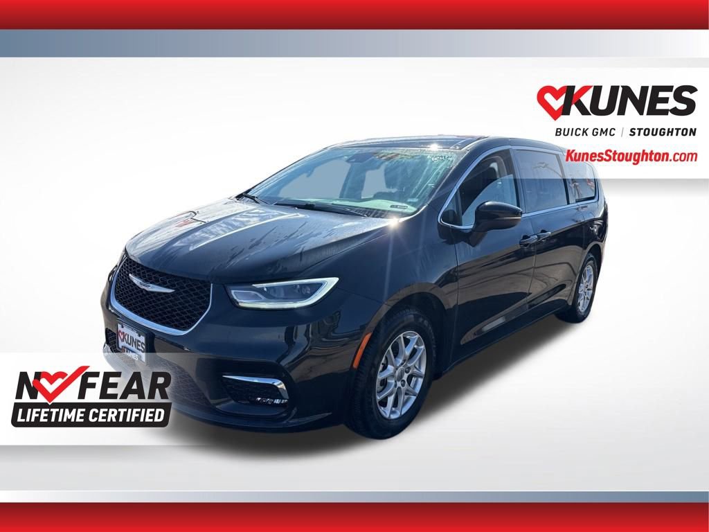 Used 2023 Chrysler Pacifica Touring-L image 6