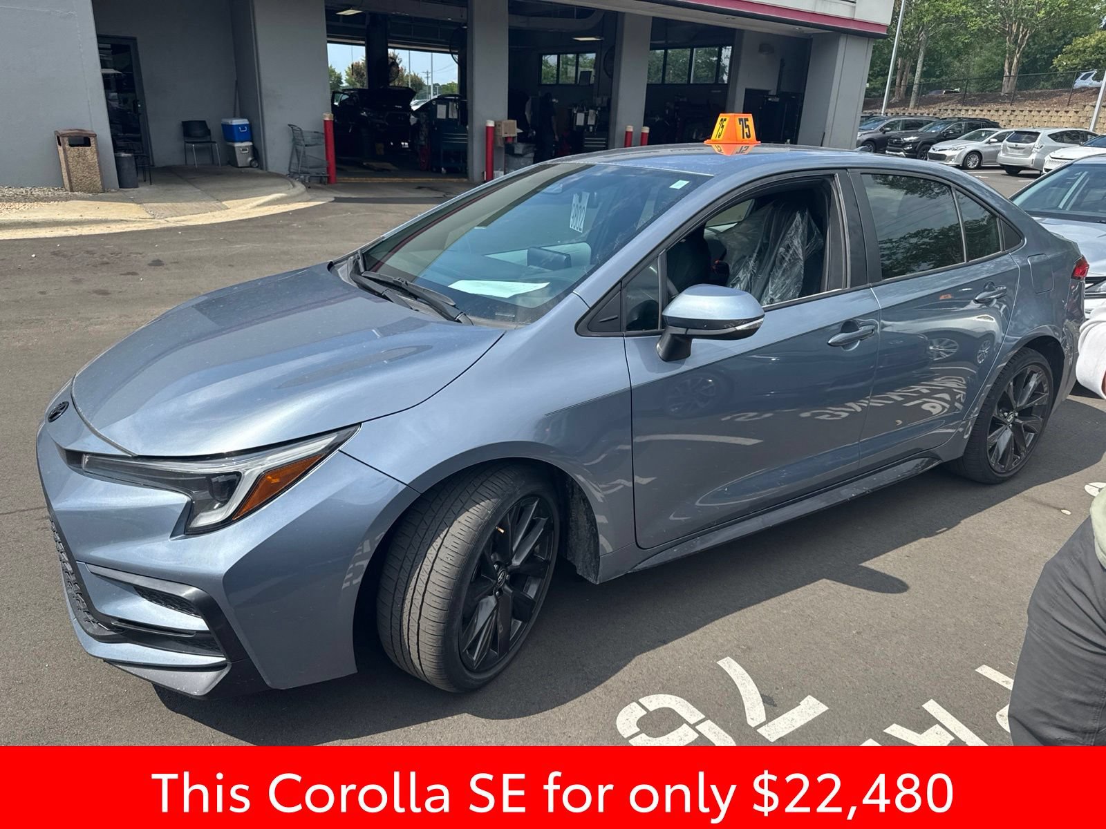 Used 2023 Toyota Corolla SE FWD image 5