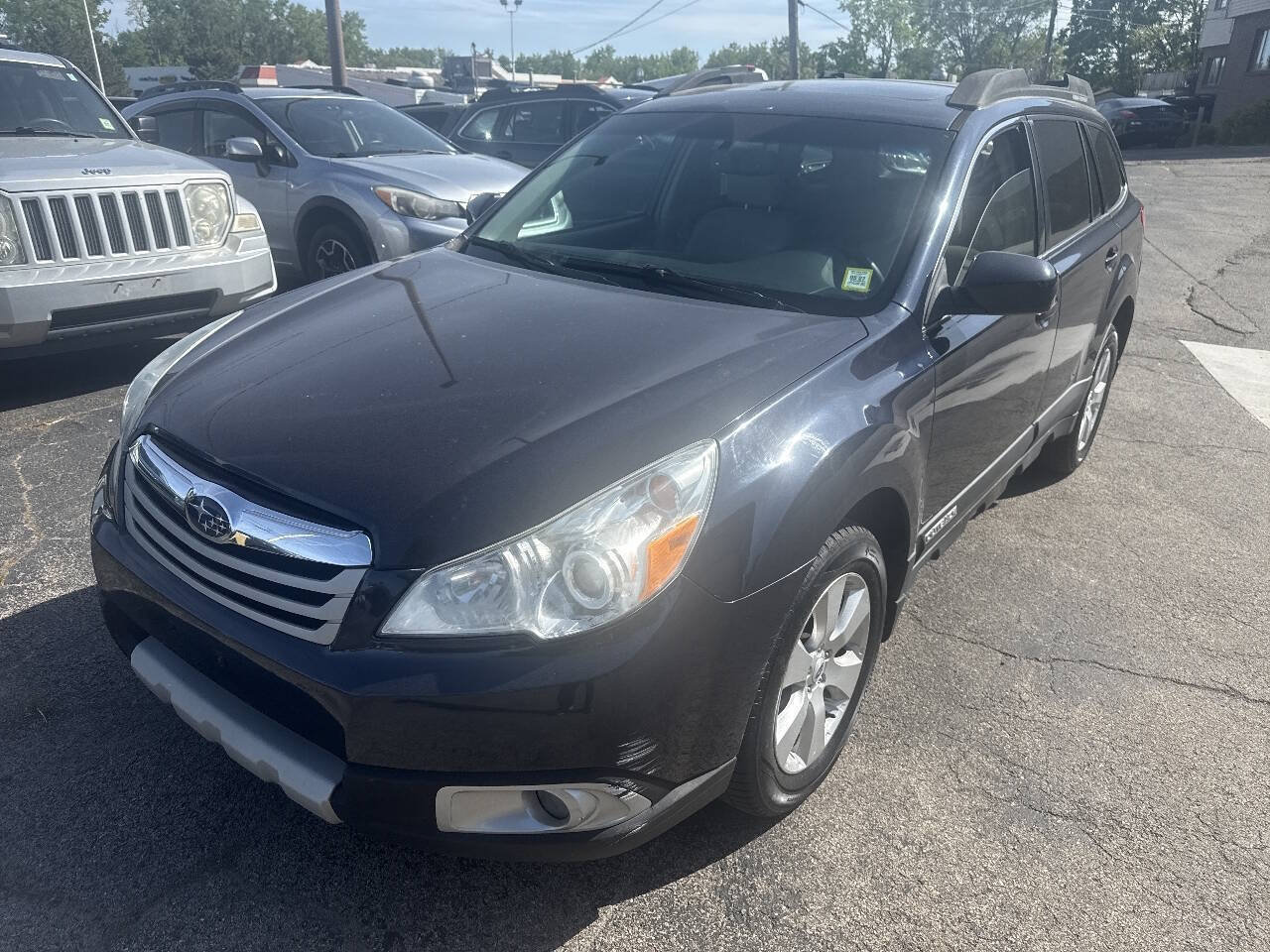 Used 2012 Subaru Outback 2.5i Limited AWD/4WD image 2