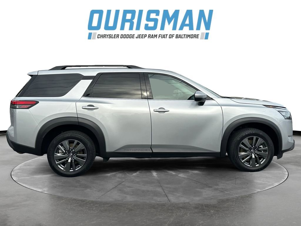 Used 2024 Nissan Pathfinder SV w/ SV Premium Package image 7
