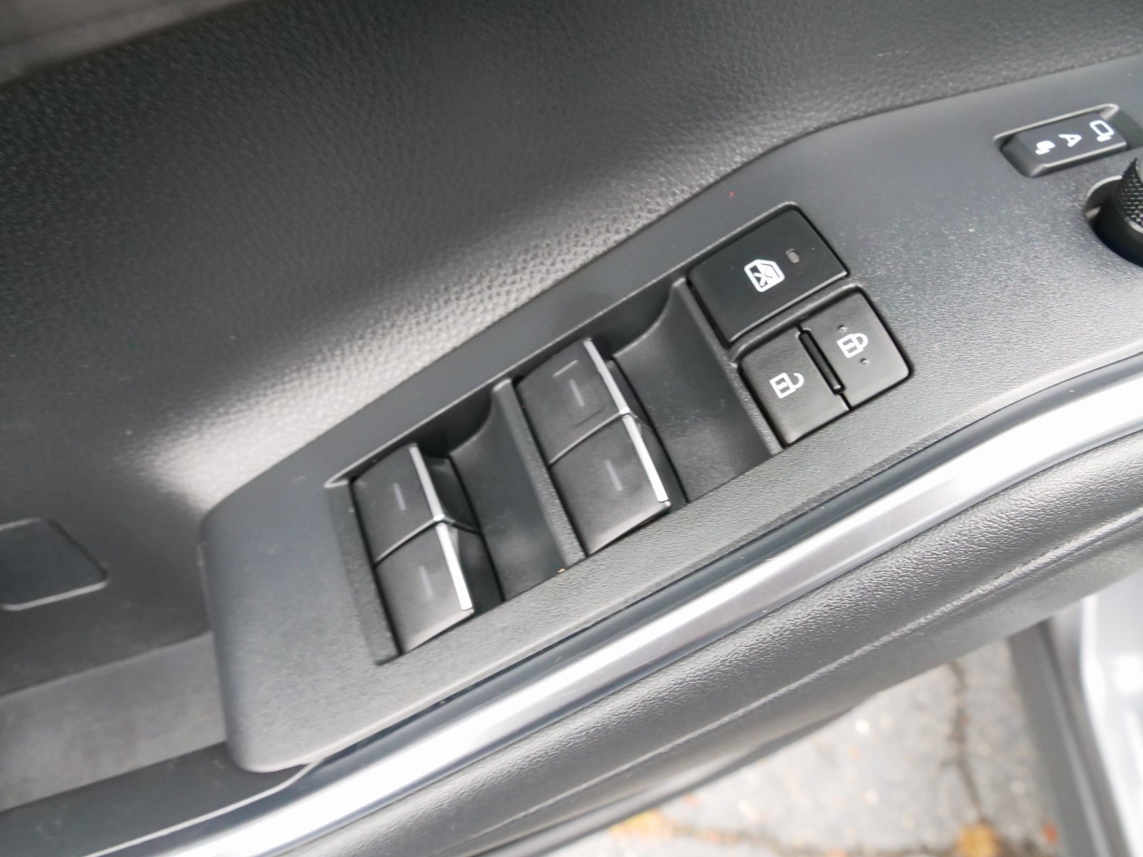 Used 2023 Toyota Highlander Limited image 21