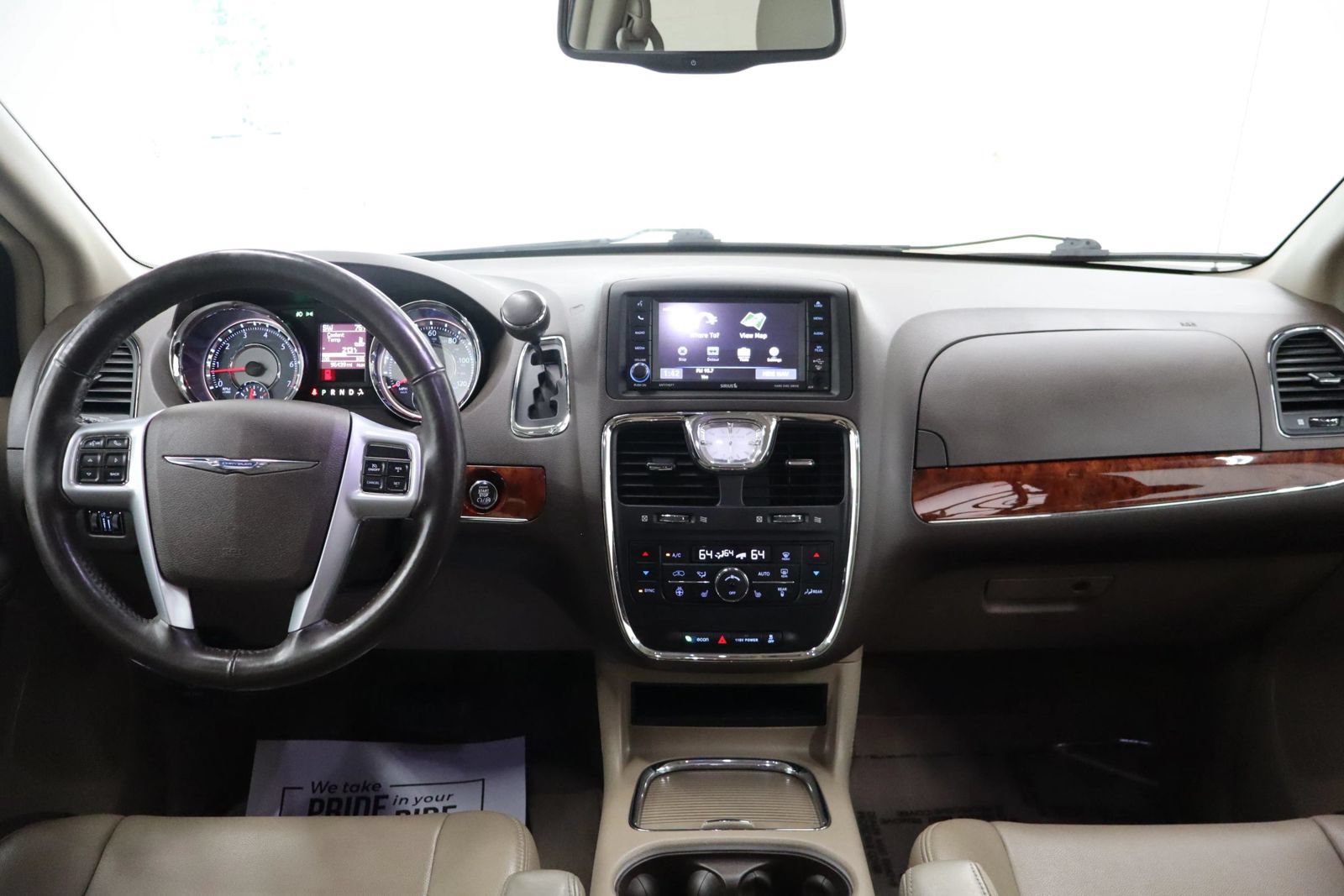 Used 2014 Chrysler Town & Country Touring-L w/ Driver Convenience Group FWD image 29
