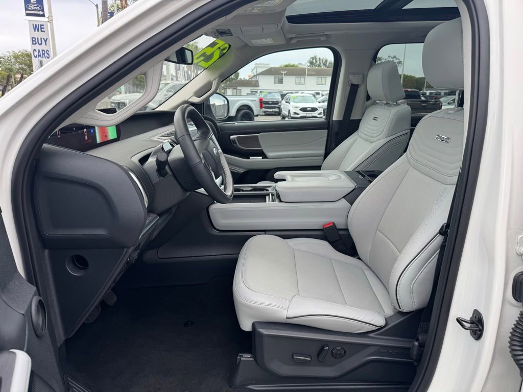 Used 2025 Ford Expedition Platinum w/ Platinum Ultimate Package AWD/4WD image 25