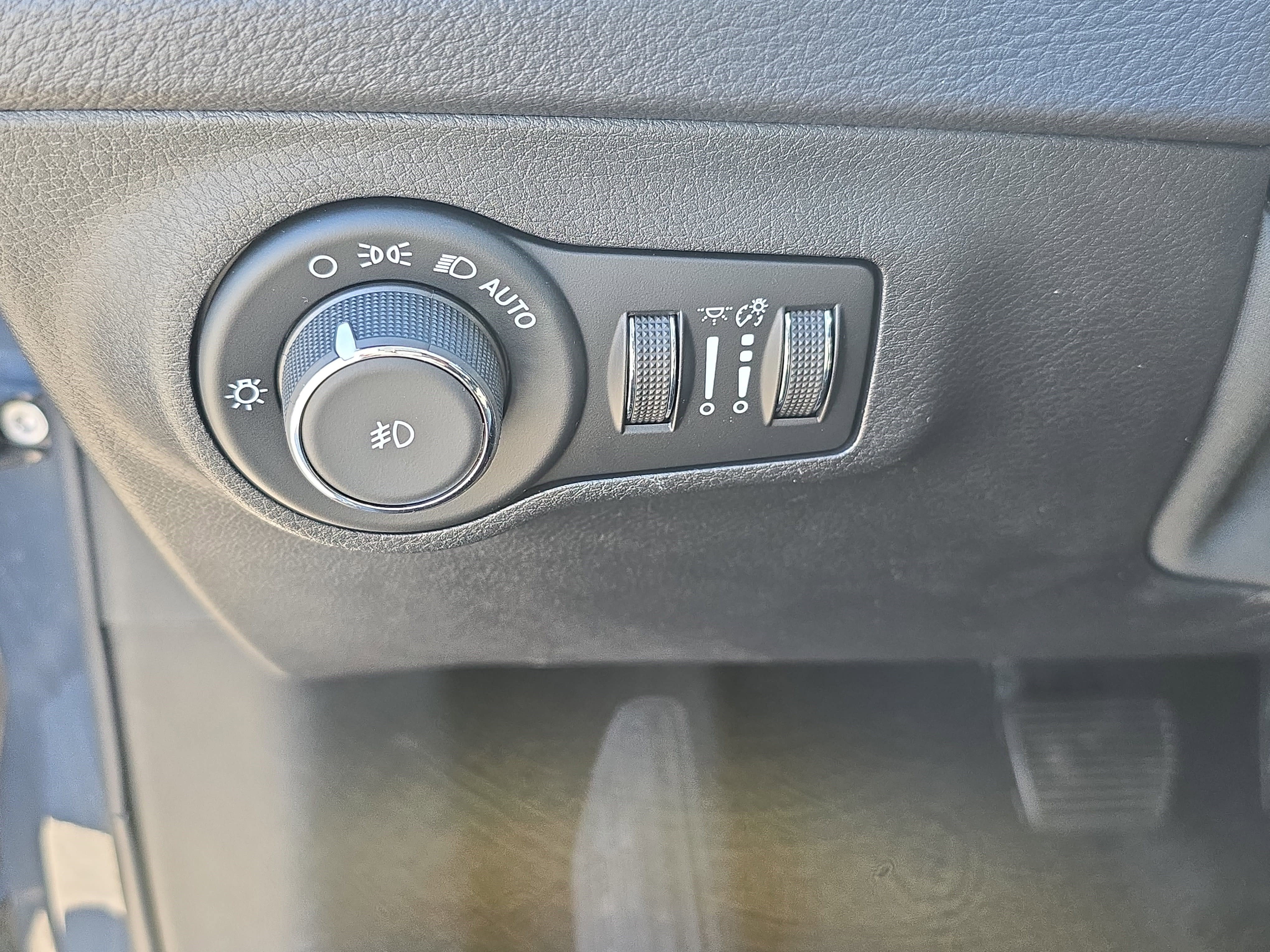 Used 2018 Jeep Compass Limited w/ Safe & Security Group image 26