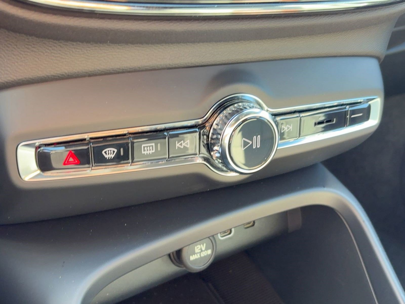 New 2026 Volvo XC40 B4 Core w/ Protection Package image 16