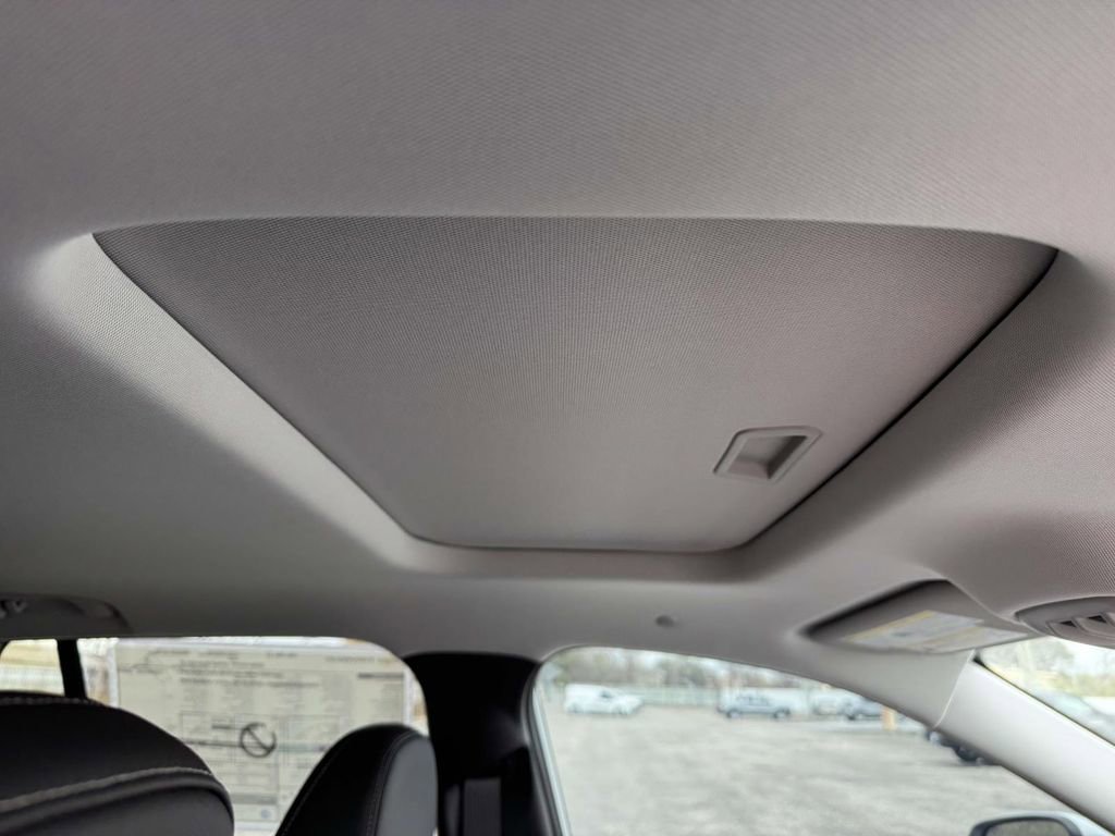 New 2026 Chevrolet Trax LT w/ Sunroof Package image 10
