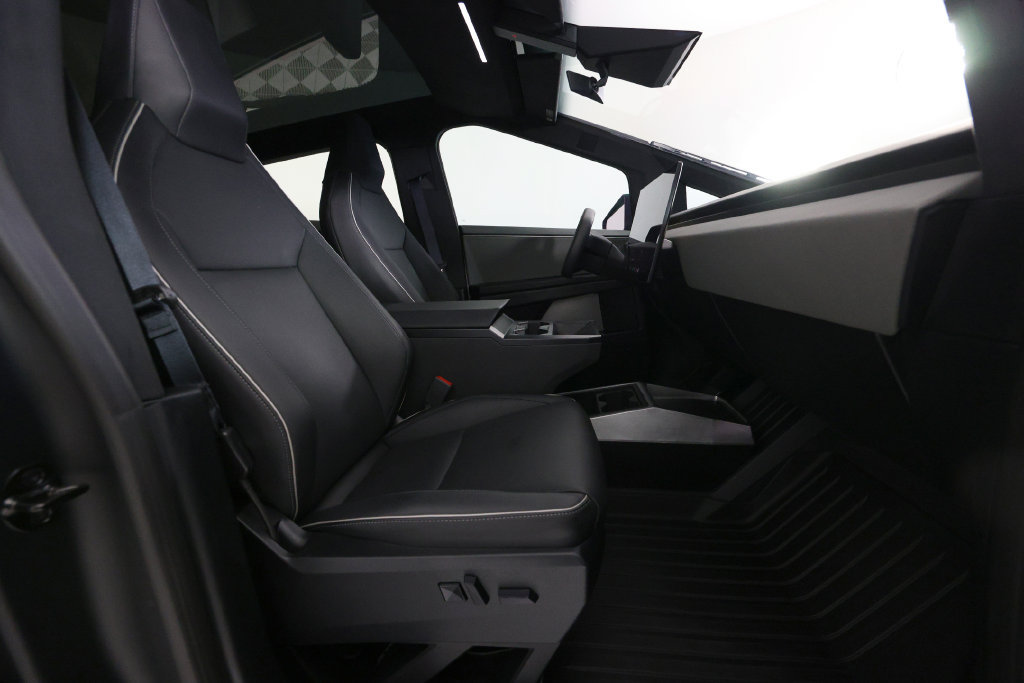 Used 2024 Tesla Cybertruck AWD Crew Cab image 14