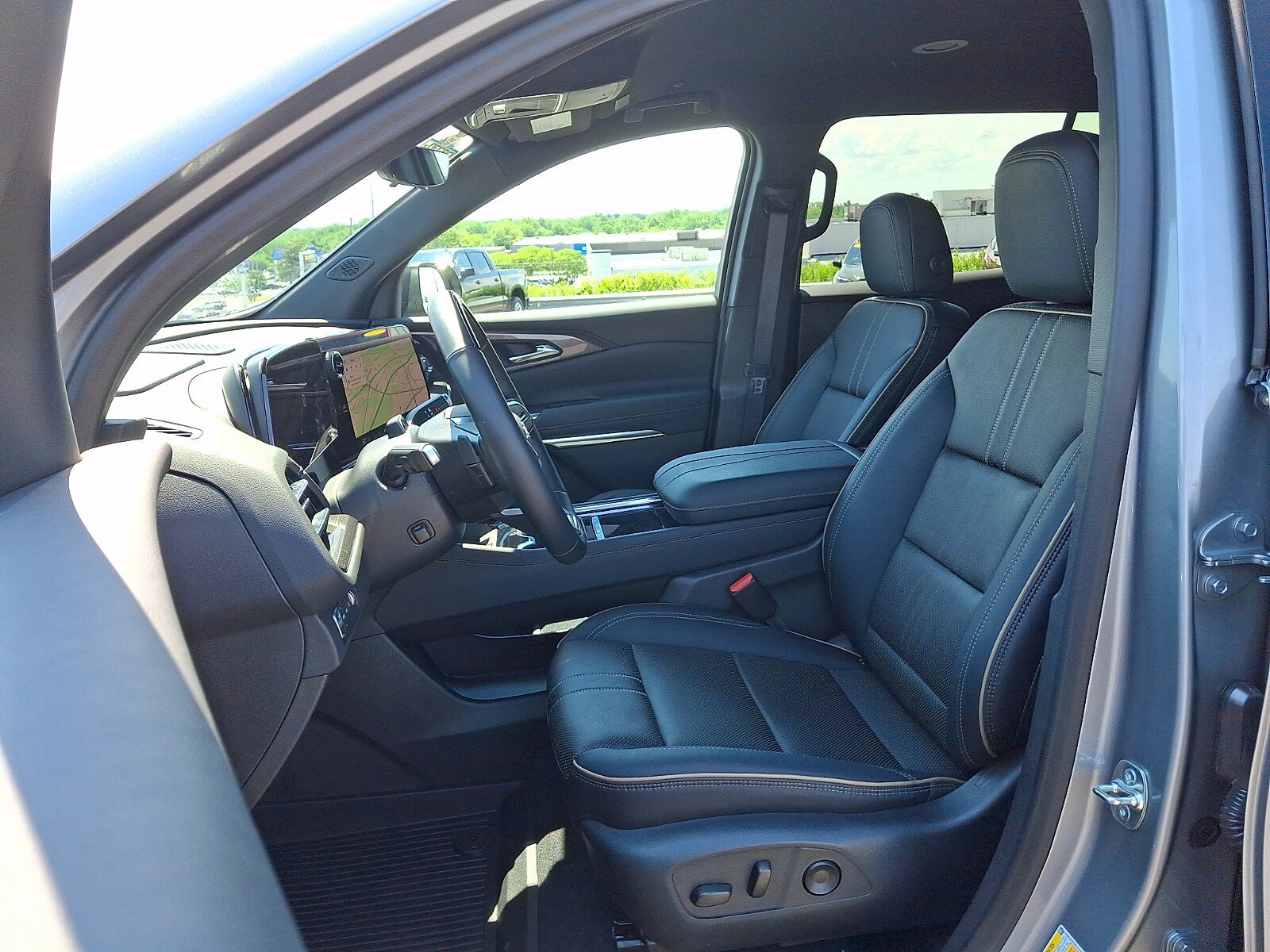 Used 2025 Chevrolet Traverse High Country w/ LPO, Floor Liner Package AWD/4WD image 14