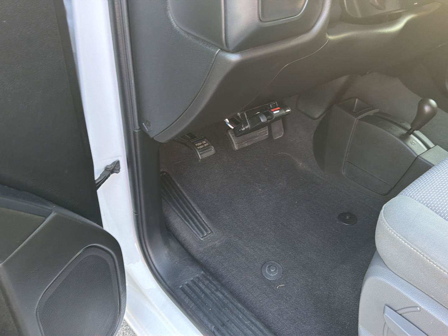 Used 2019 Chevrolet Silverado 1500 Custom w/ Custom Convenience Package AWD/4WD image 17