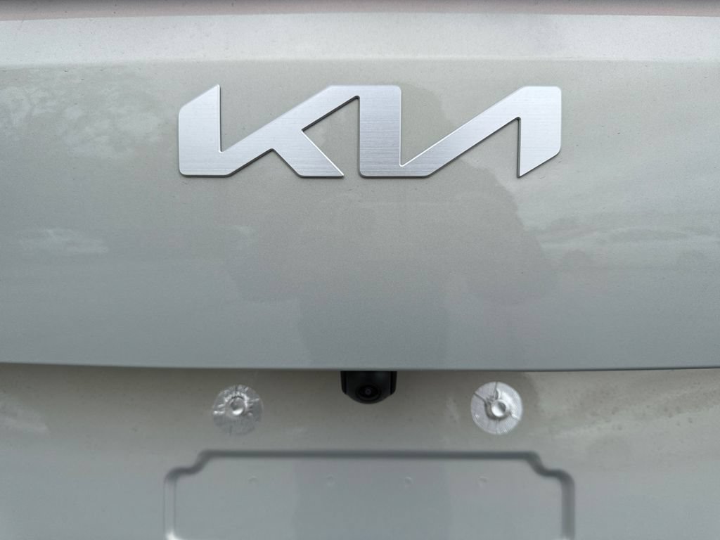New 2026 Kia Carnival EX FWD image 17