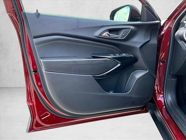 Certified 2025 Chevrolet Trax LT w/ Driver Confidence Package image 18