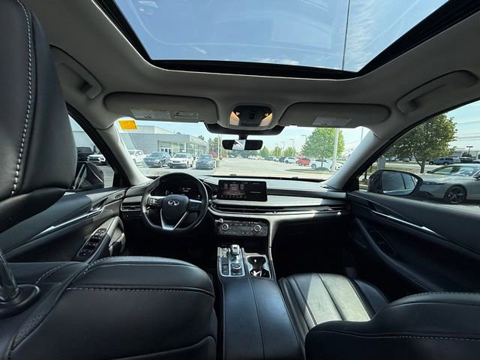 Certified 2023 INFINITI QX60 Luxe w/ Cargo Package AWD/4WD image 2