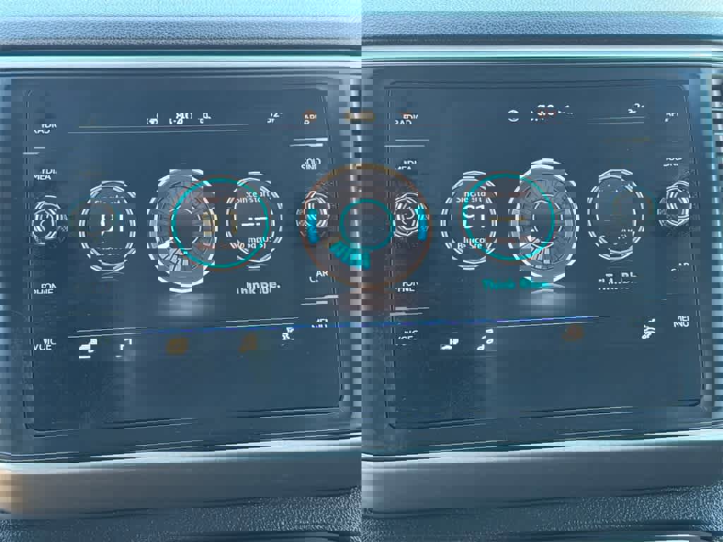 Used 2020 Volkswagen Atlas Cross Sport SE w/ Panoramic Sunroof Package image 27