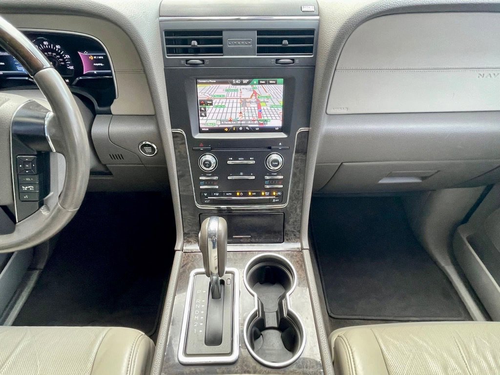 Used 2015 Lincoln Navigator 2WD image 29