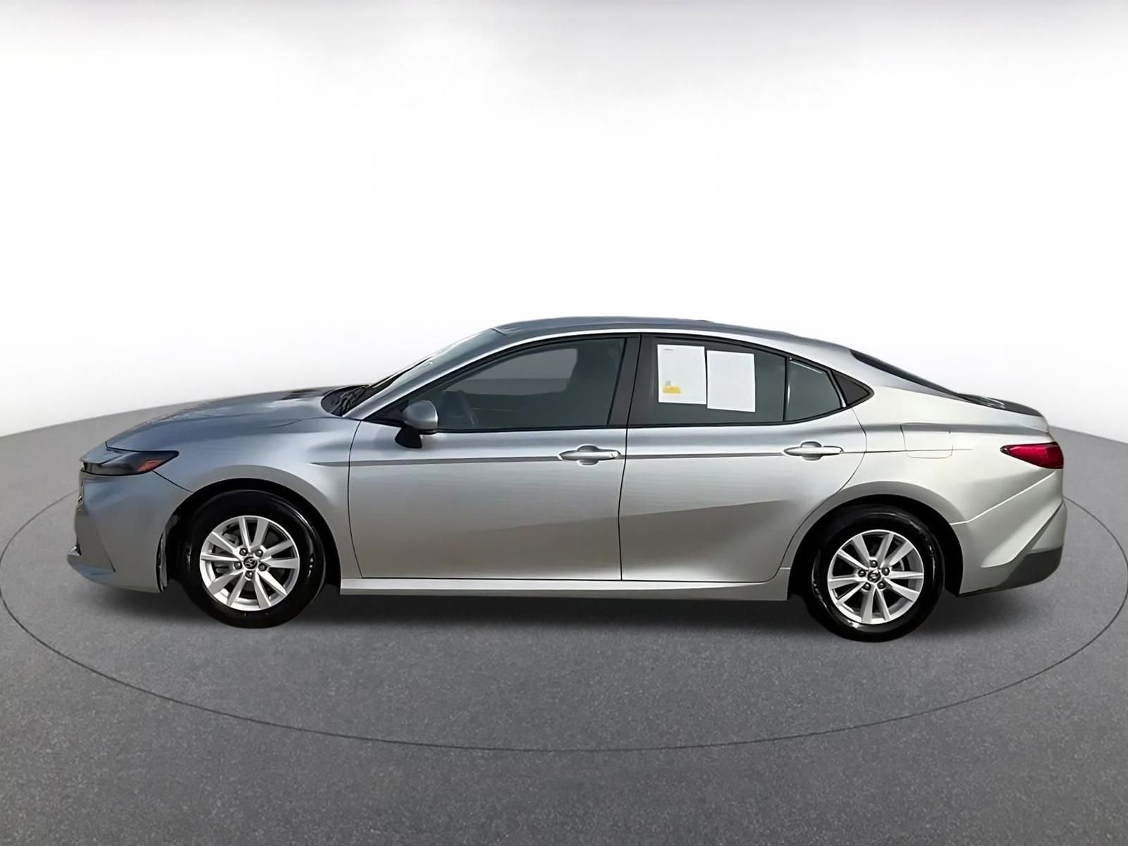 Used 2025 Toyota Camry LE image 9