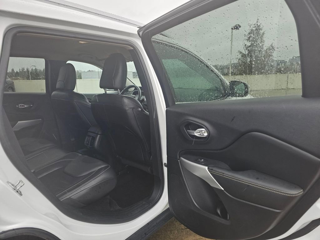 Used 2018 Jeep Cherokee Latitude Plus w/ Cold Weather Group image 15