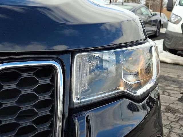 Used 2019 Jeep Grand Cherokee Laredo w/ Laredo X Package image 9