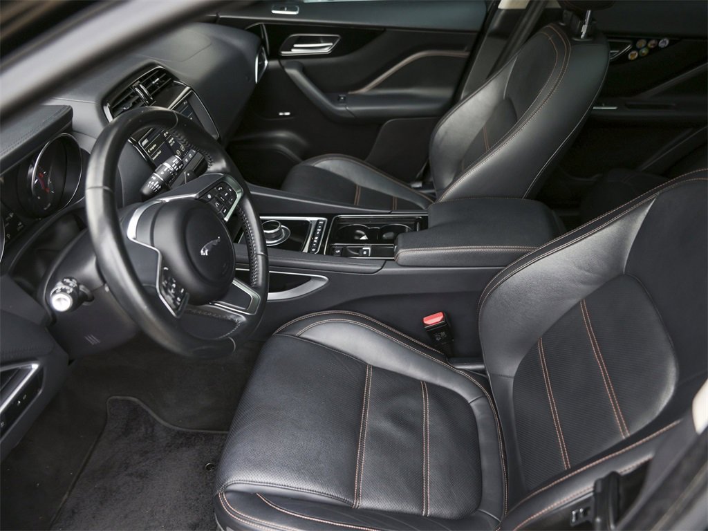 Used 2019 Jaguar F-PACE Prestige image 18