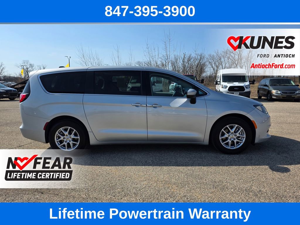 Used 2023 Chrysler Voyager LX image 8