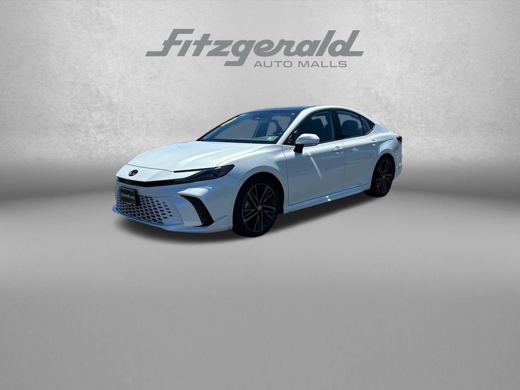 Used 2025 Toyota Camry XSE FWD image 5