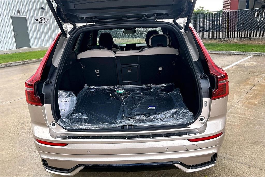 New 2026 Volvo XC60 B5 Plus w/ Protection Package Premier AWD/4WD image 45