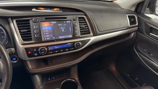 Used 2019 Toyota Highlander XLE FWD image 37