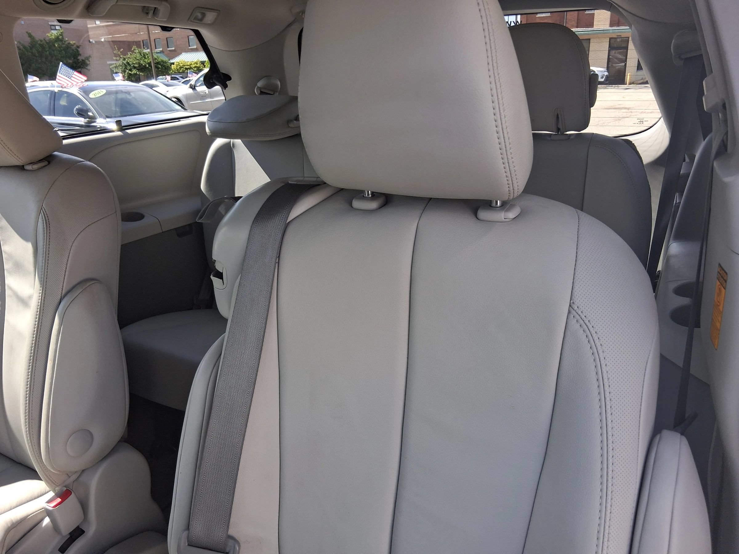 Used 2013 Toyota Sienna XLE w/ Entertainment Pkg FWD image 17