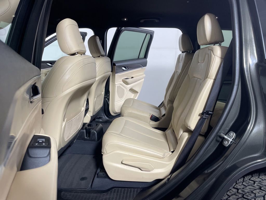 Used 2023 Jeep Grand Cherokee L Limited image 19