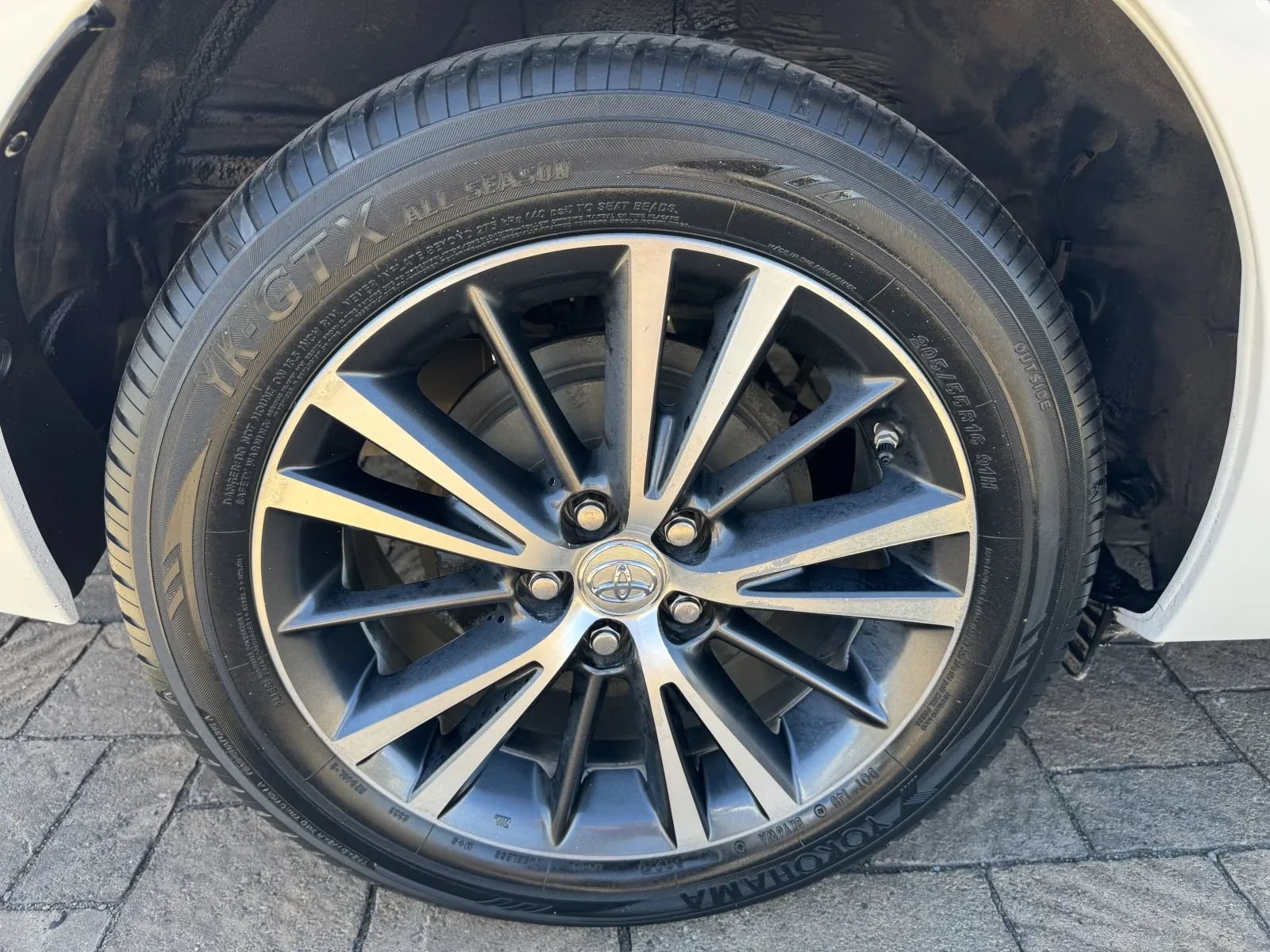 Used 2016 Toyota Corolla LE FWD image 9