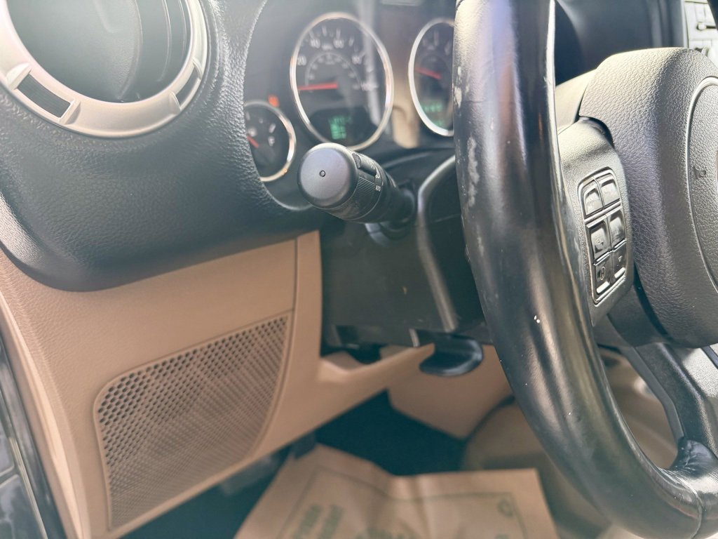 Used 2013 Jeep Wrangler Unlimited Sahara w/ Dual Top Group image 27