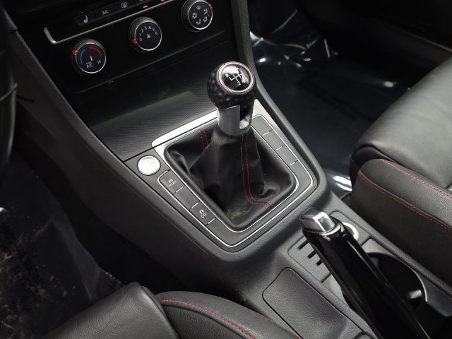 Used 2015 Volkswagen GTI SE FWD image 25