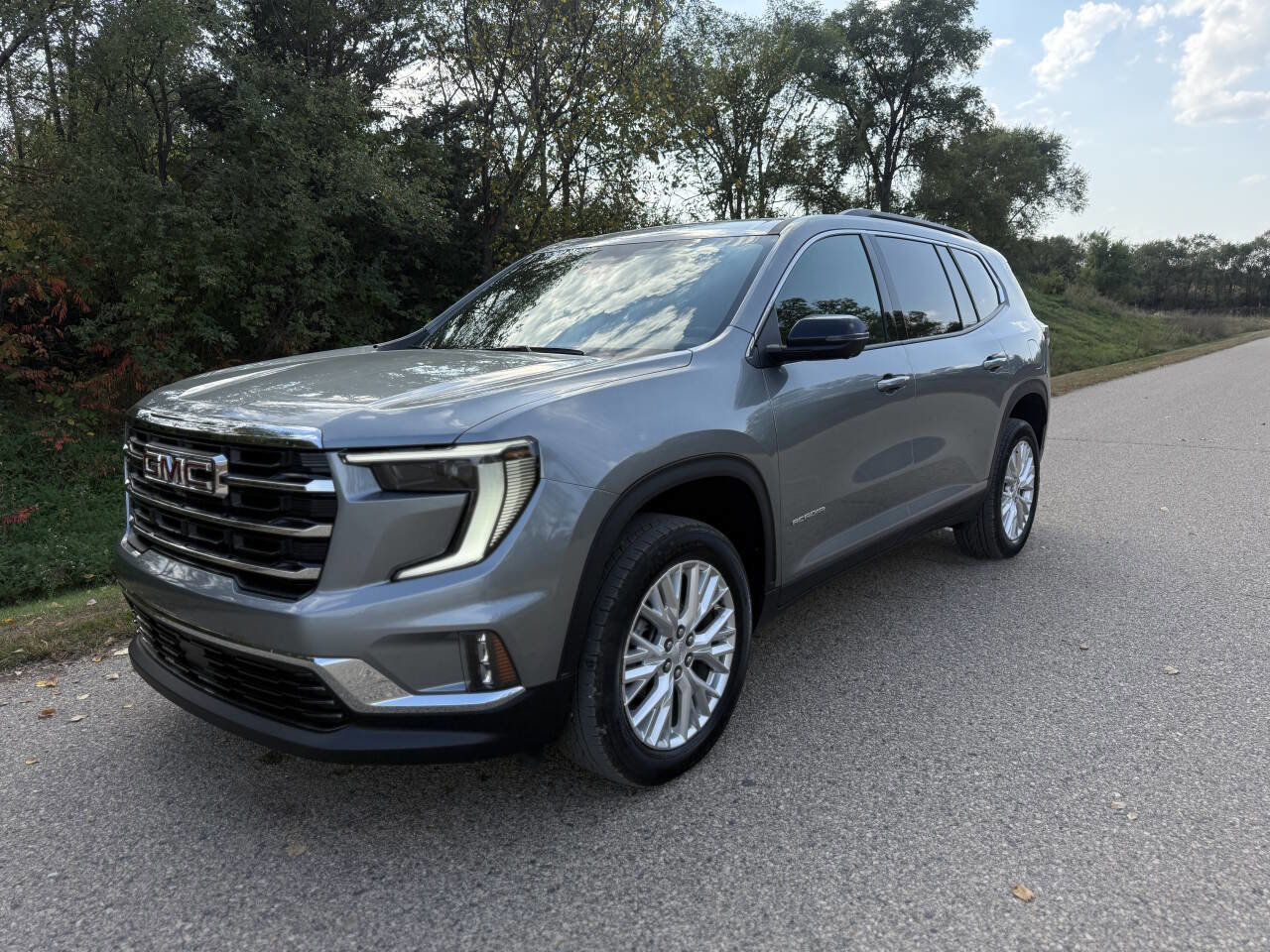 Used 2024 GMC Acadia Elevation w/ LPO, Roadside Safety Package image 2
