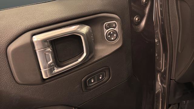 Used 2022 Jeep Wrangler Unlimited Sahara w/ Cold Weather Group AWD/4WD image 21