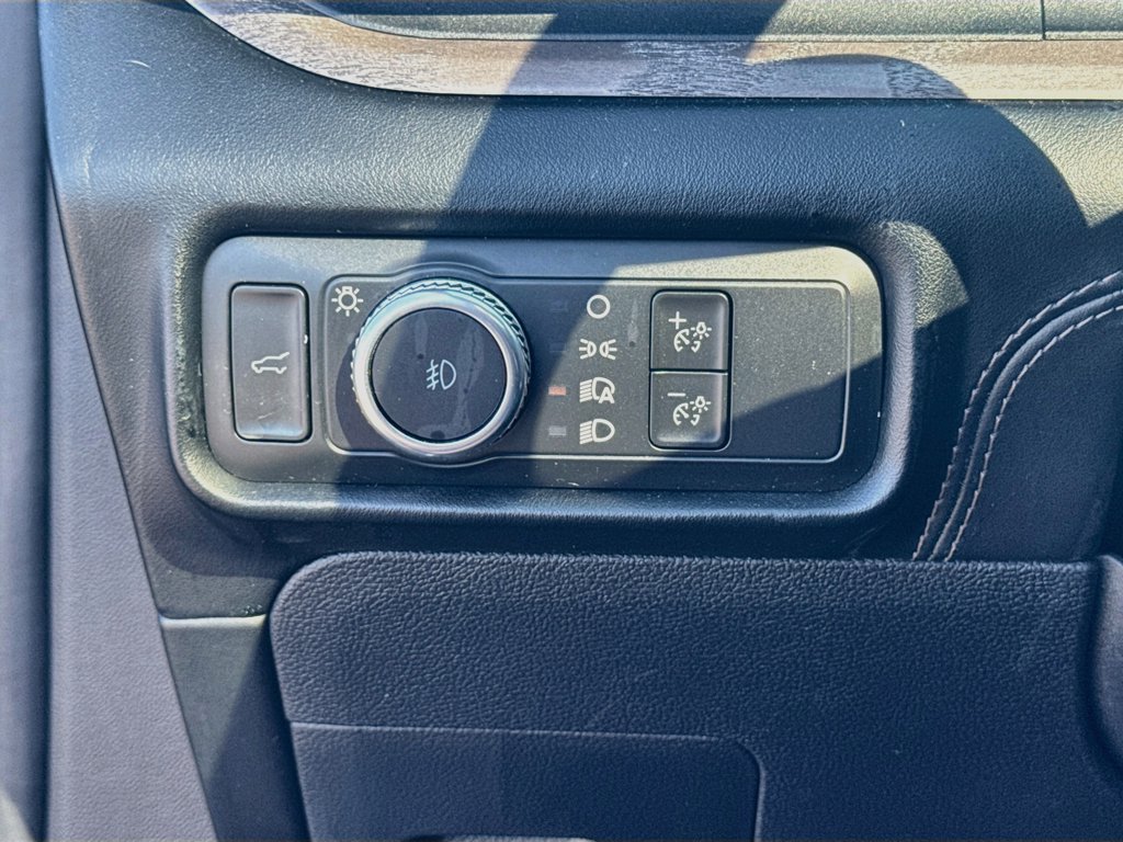 Used 2022 Ford Explorer Platinum w/ Equipment Group 601A AWD/4WD image 6