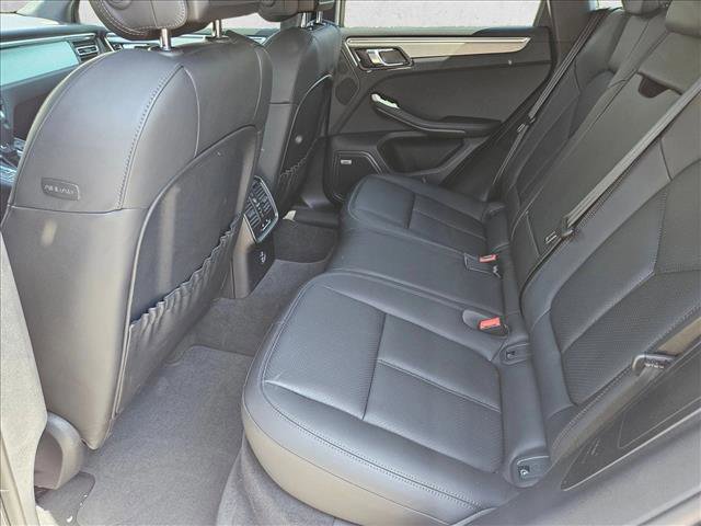 Used 2021 Porsche Macan Turbo AWD/4WD image 18