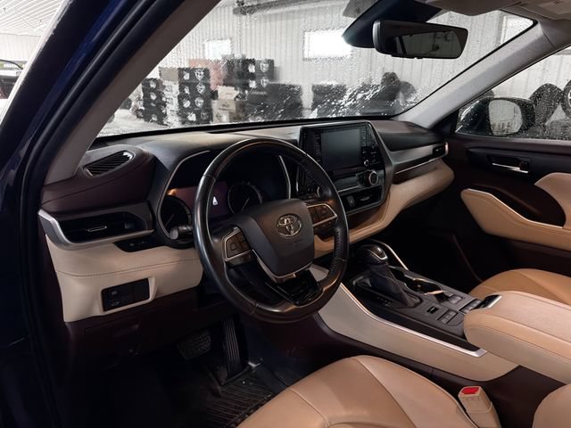 Used 2020 Toyota Highlander XLE AWD/4WD image 8