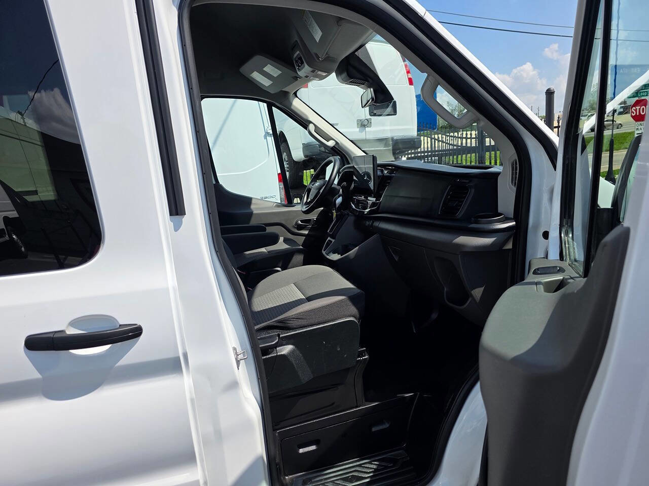 Used 2025 Ford Transit 350 XLT RWD image 17