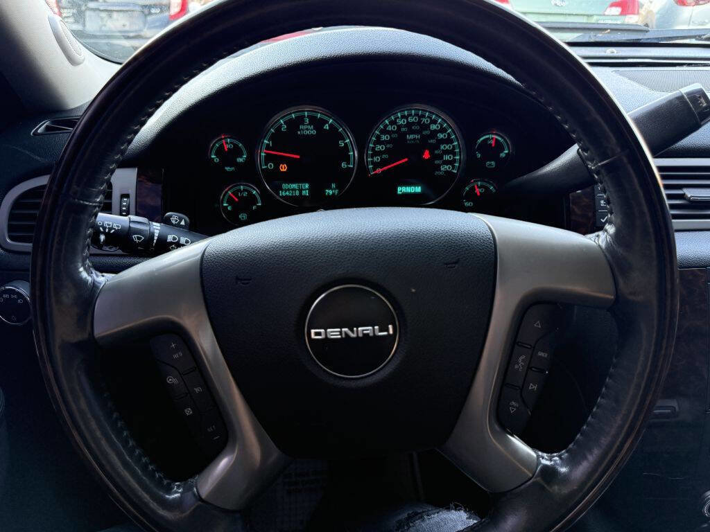 Used 2011 GMC Yukon Denali image 16
