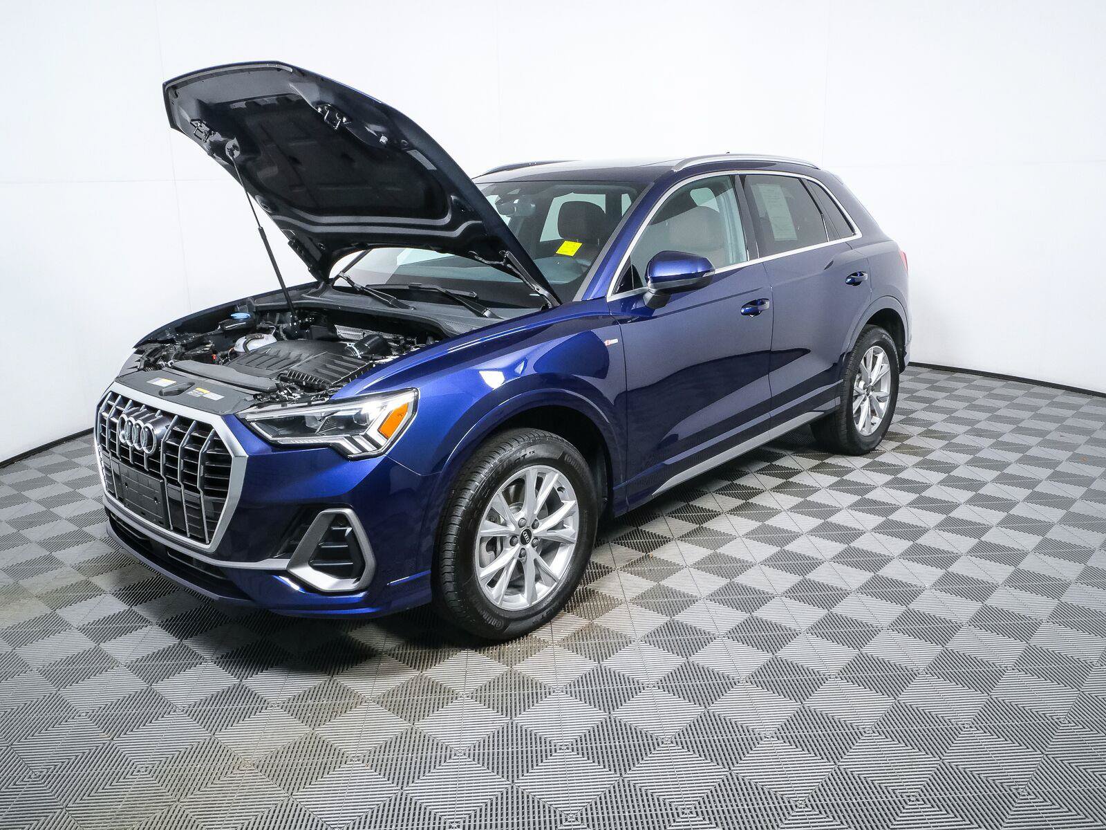 Used 2024 Audi Q3 2.0T Premium AWD/4WD image 32