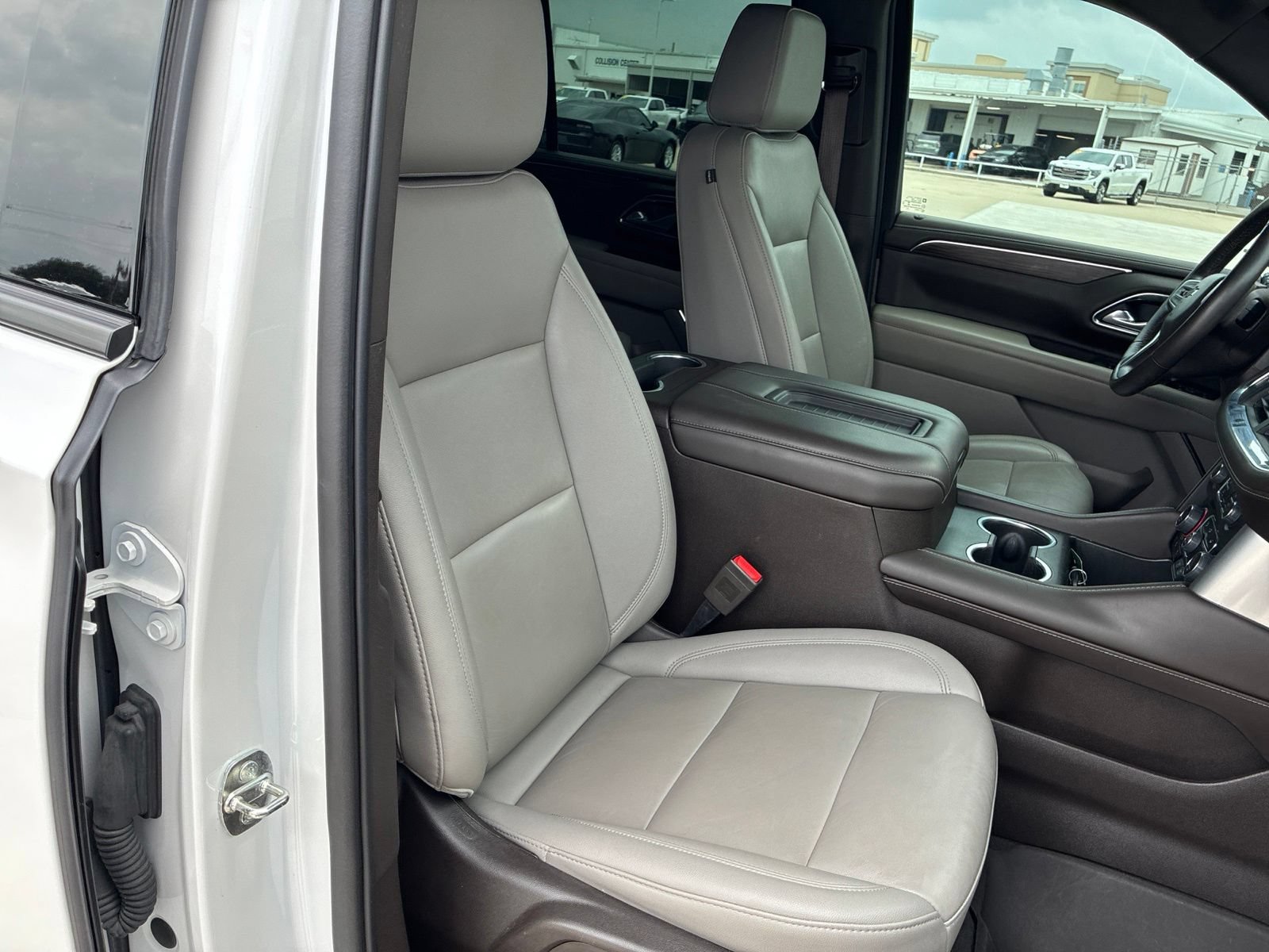 Used 2023 Chevrolet Tahoe Z71 w/ Luxury Package AWD/4WD image 15