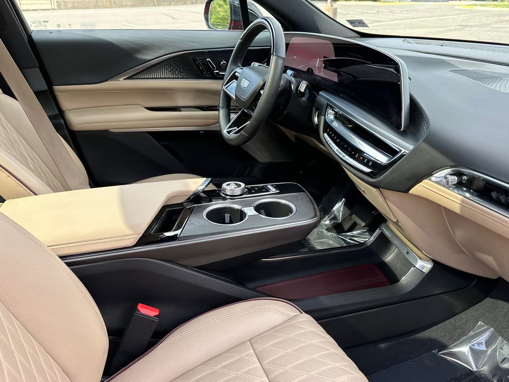 Used 2024 Cadillac Lyriq Luxury w/ Nappa Leather Package AWD/4WD image 12