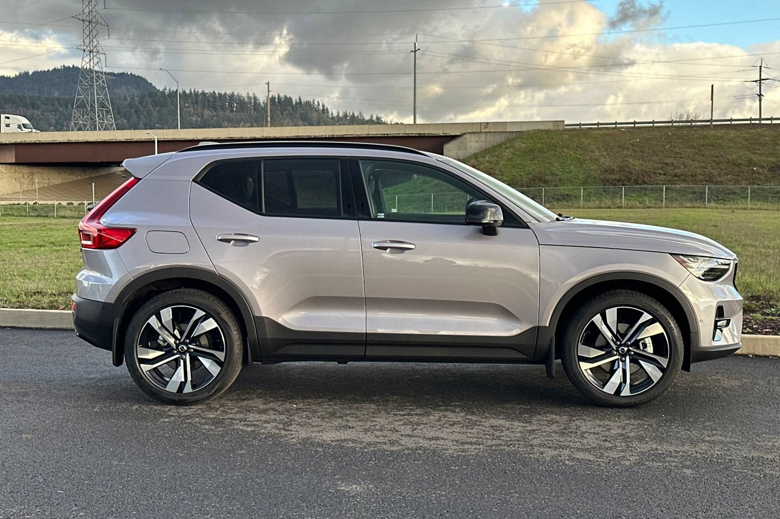 Used 2026 Volvo XC40 B5 Ultra w/ Protection Package Premier AWD/4WD image 2