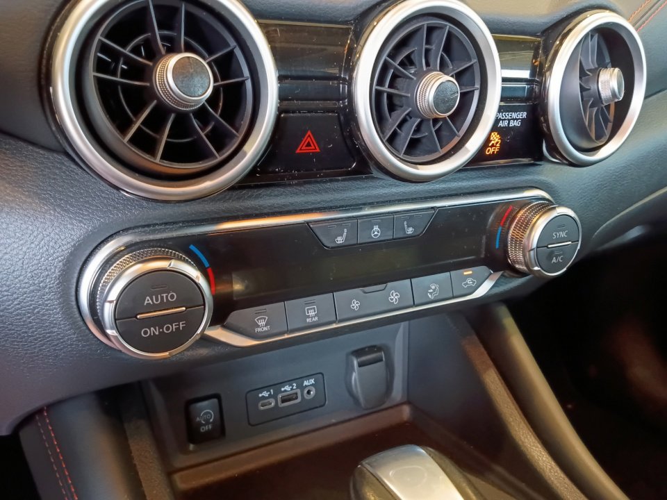 Used 2024 Nissan Sentra SR w/ SR Premium Package FWD image 18