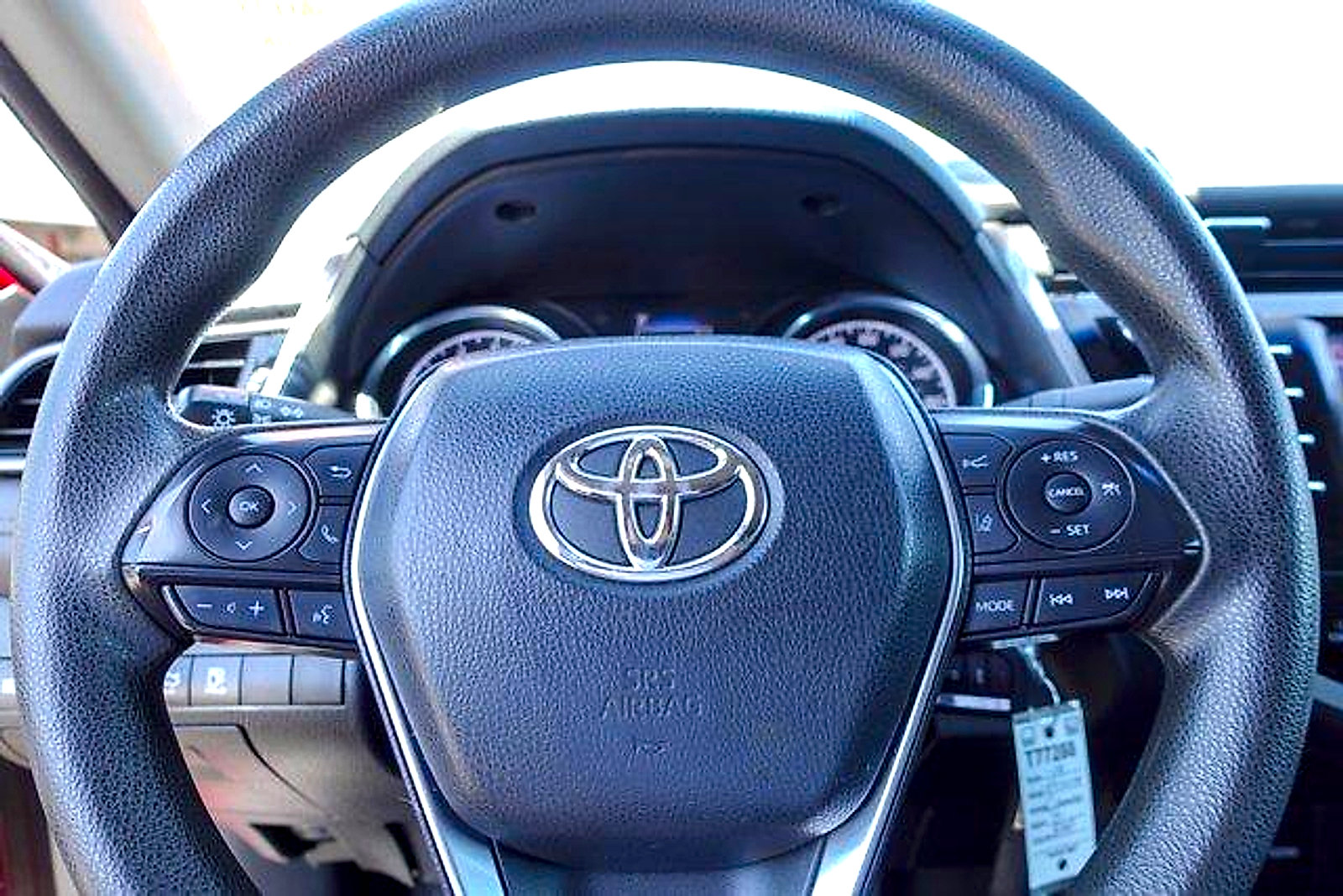 Used 2019 Toyota Camry LE FWD image 13